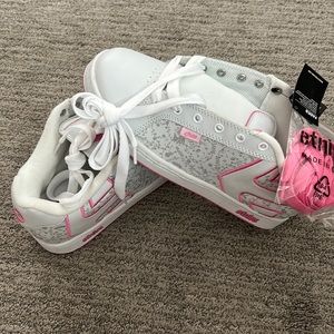 New without box Etnies W8